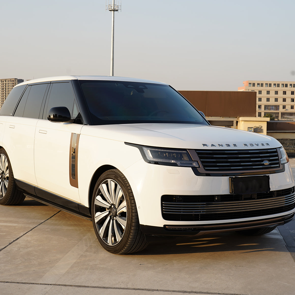 Range Rover L460 SV-style side vent trims with premium exterior design
