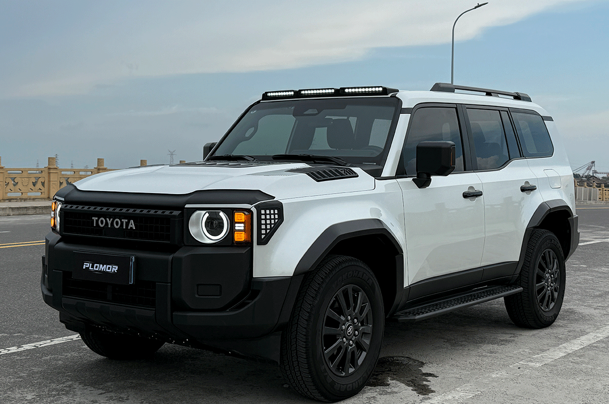 Available in glossy black and matte black - Toyota Land Cruiser LC250 & GX550 99W Triple LED Roof Light Cover System (2024–2027)