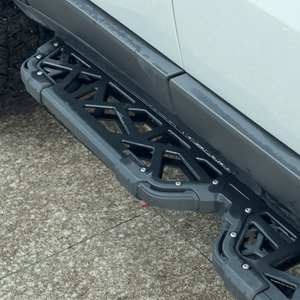 Side profile of Toyota Land Cruiser LC250 with heavy-duty side steps